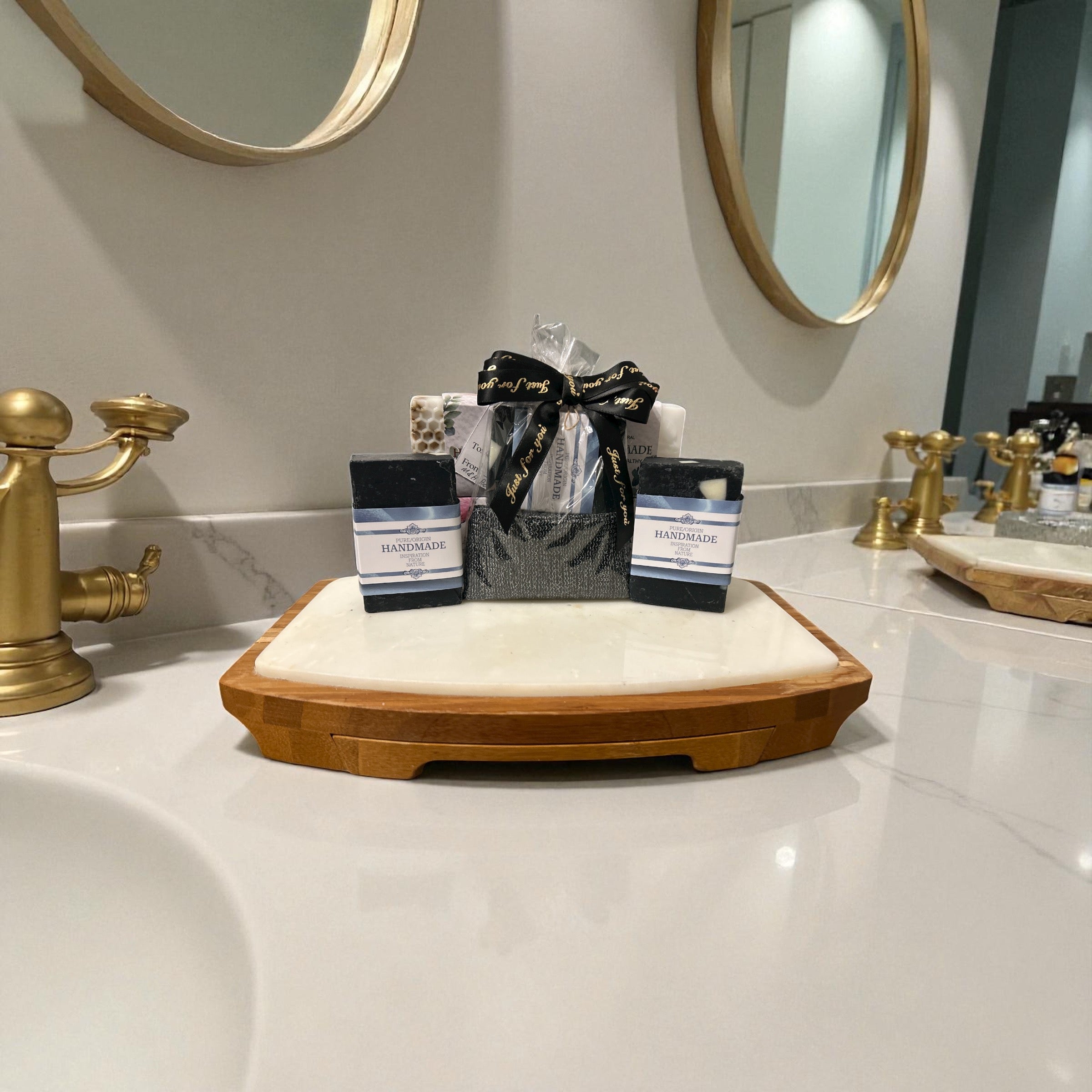 Activated Charcoal + Aloe Vera Unisex Luxury Face & Body Cleansing Bar